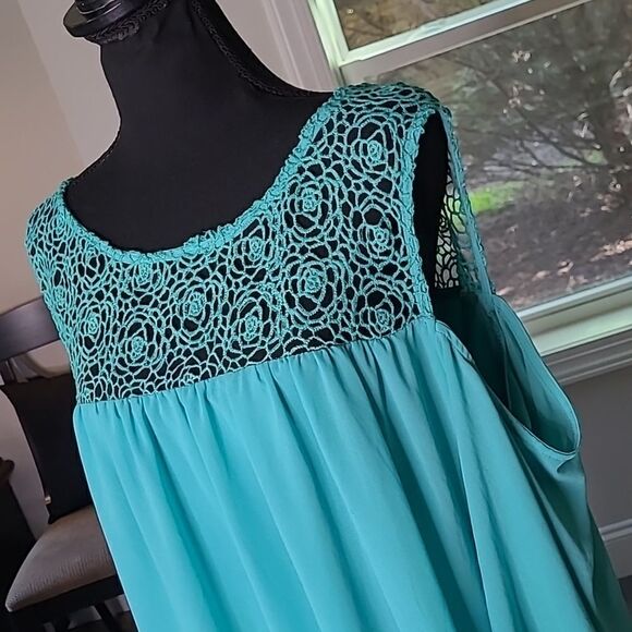 Free 2 luv sz 2X cold shoulder blouse - Picture 2 of 10